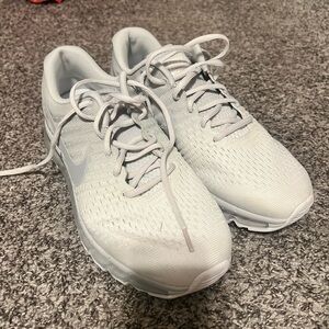Nike AIRMAX 2017 Running Shoe Size 9 New